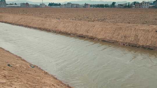 乡村振兴农村基本农田灌溉水渠修整