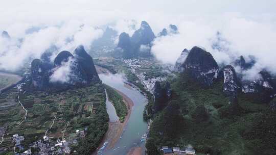 桂林山水烟雨漓江兴坪古镇航拍风光4K