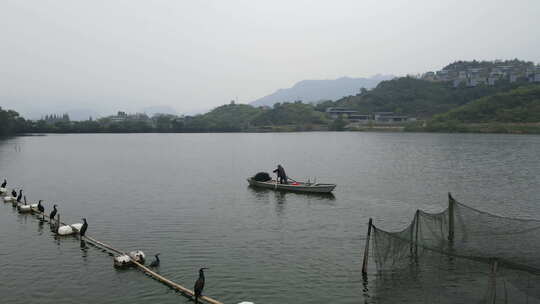 湖面行船航拍