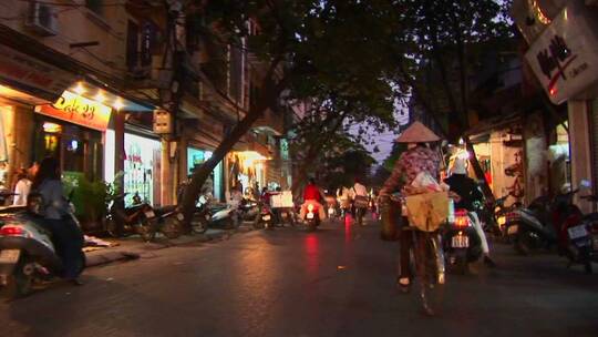 越南街道上的行人视频素材模板下载