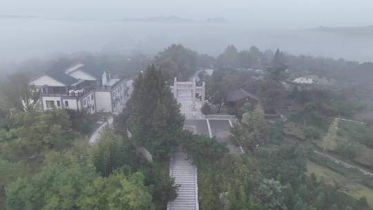 沂河源田园综合体 晨雾中的汇泉桃花岛