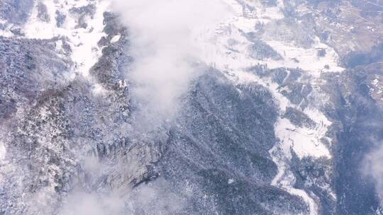 4k航拍恩施雪山雾凇峡谷风光