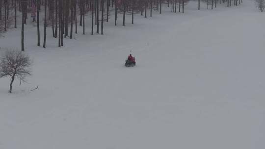 雪地摩托