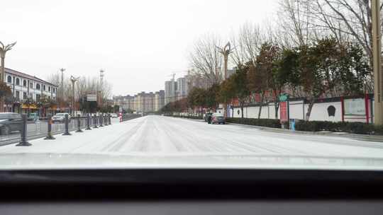 大雪行车 雪天行驶 大雪道路 交通拥