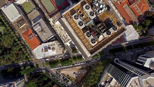 伊兹密尔·阿尔桑萨克高层建筑的无人机视图