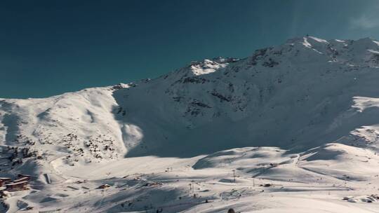 法国阿尔卑斯山滑雪场