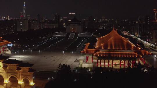 航拍的夜间广场音乐厅景观视频素材模板下载