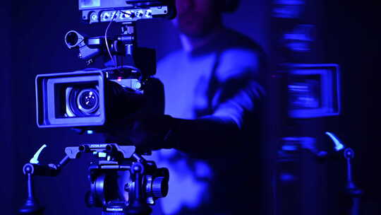 电影拍摄现场摄影师正在工作视频素材模板下载