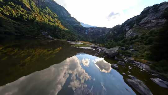 FPV无人机航拍森林高山湖泊河流瀑布峡谷