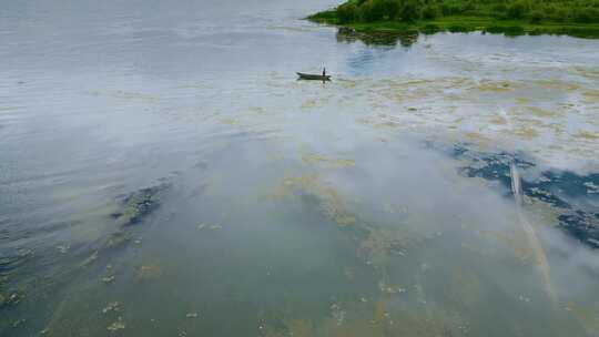 大理洱海夏季湖面清理打捞船