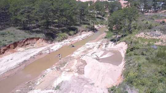 浅窄浑浊河用于采砂上视视频素材模板下载