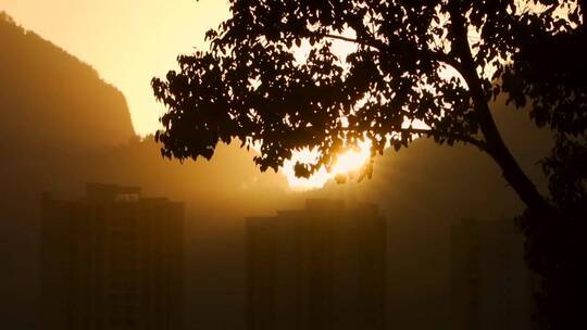 等日落的美，落日余晖映晚霞一抹夕阳美如画