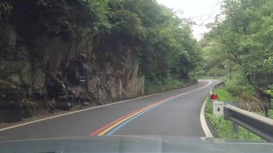 山村乡间道路自驾游车内第一视角实拍