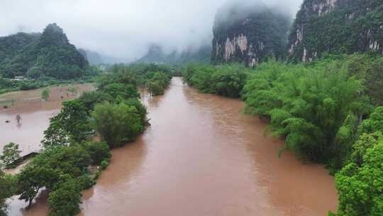 桂林阳朔暴雨漓江遇龙河河水暴涨