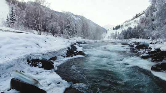 新疆喀纳斯冰河 冰雪融化 冰河流水