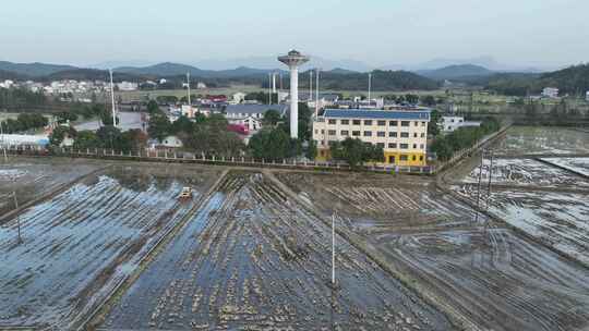 江西金溪：农机田间耕作忙视频素材模板下载