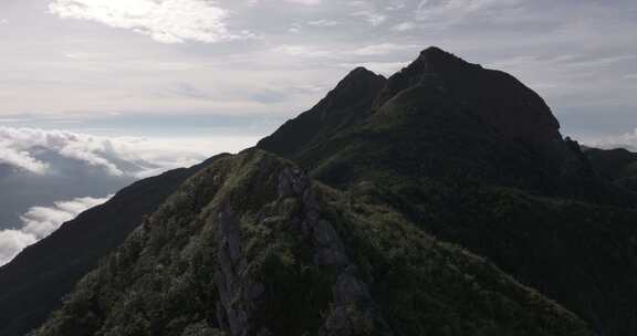 信宜茶山镇公婆石，十二灶顶云海航拍