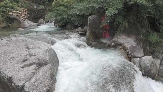 瀑布水流山泉水大自然自然风景自然风光