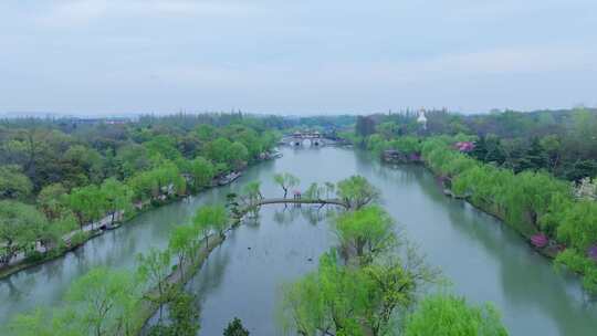 航拍烟雨江南扬州瘦西湖风景区