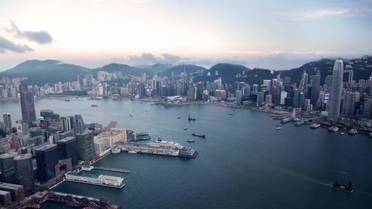 香港码头与城市天际线