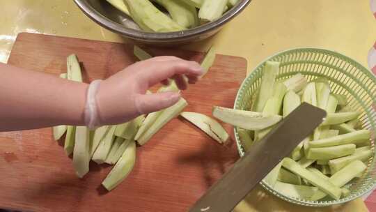 鱼香茄子切茄子条切菜