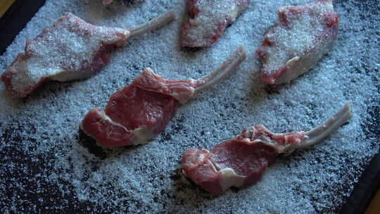 干陈化肉，厨师准备干陈化羊排，腌制过程。