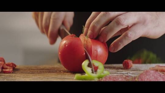 切西红柿的特写视频素材模板下载