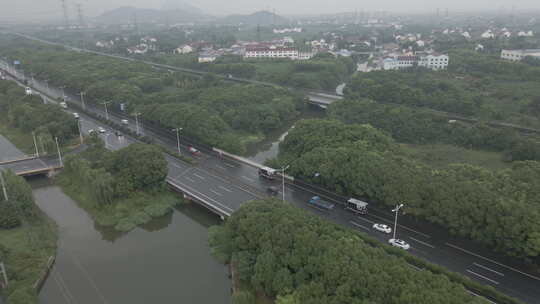 无锡阳山苏南顺丰冷运车城市行驶航拍