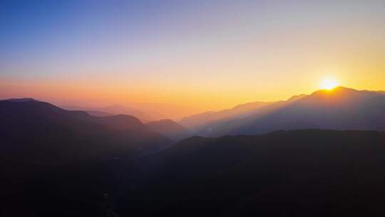 云南大山日出光芒万丈 4k航拍延时