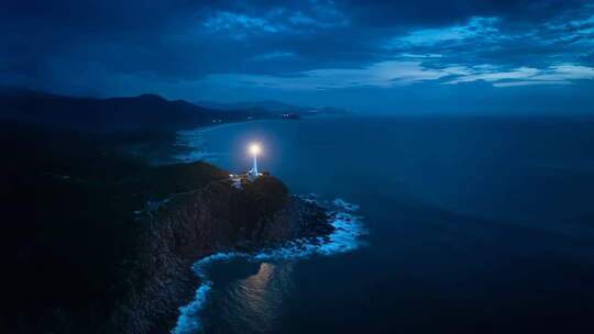 海边悬崖灯塔夜景俯瞰
