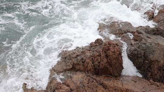 深圳海岸线-大梅沙礁石风起浪涌