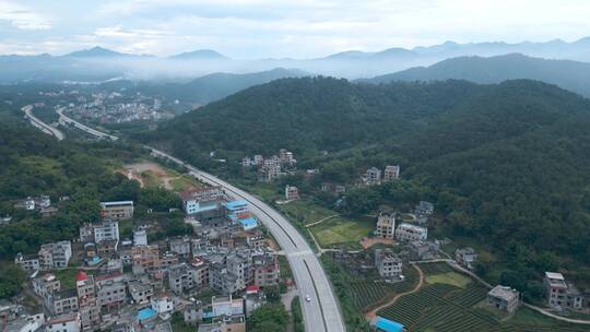 广西高速公路沿途村庄山峦视频素材模板下载