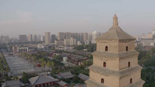 航拍视角下的西安大雁塔全景