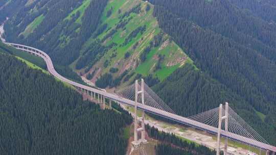 4K航拍新疆伊犁果子沟大桥自然风景