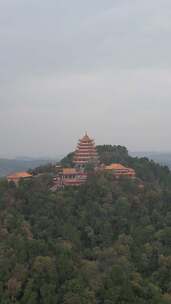 竖版航拍四川遂宁灵泉寺风景区