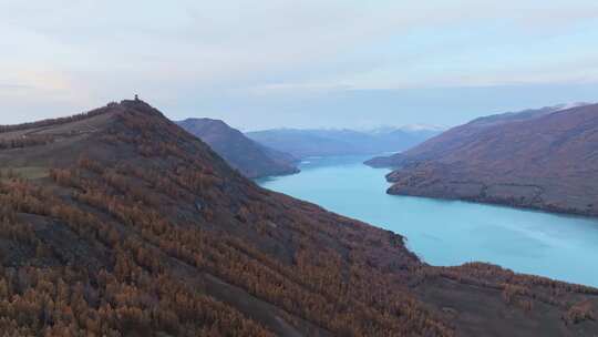 航拍秋天的新疆喀纳斯湖视频素材模板下载
