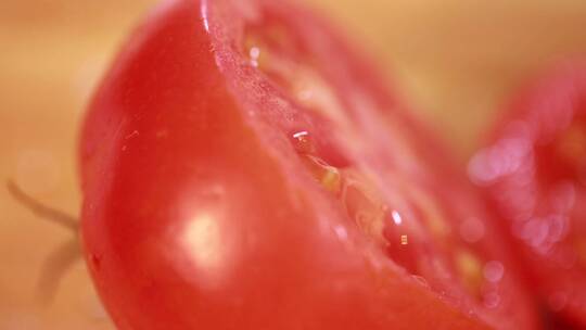 唯美摄影拍摄沾满露水的番茄