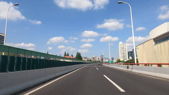 上海封城中的烈日环境高架路视频素材模板下载
