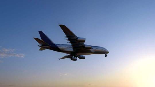 飞机起飞并飞过天空