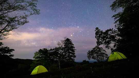 星空下的帐篷露营 璀璨银河