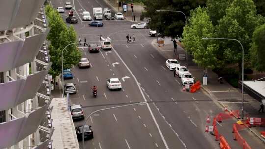 道路上汽车的延时视频