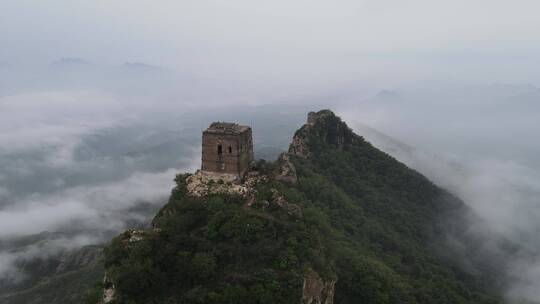 航拍雨后的北京密云司马台长城云海