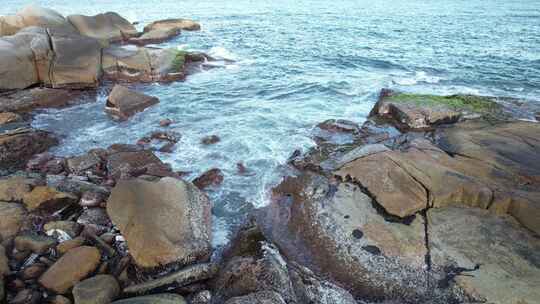 大海惊涛拍岸航拍