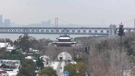 武汉航拍雪景古建筑铁门关晴川阁长江大桥