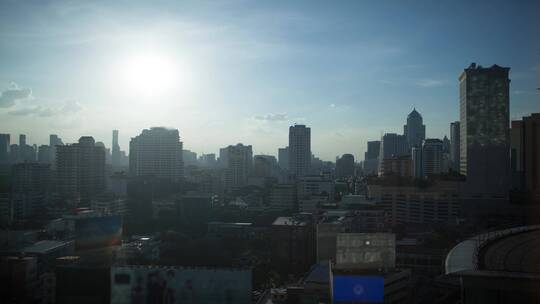 日落下的城市景观