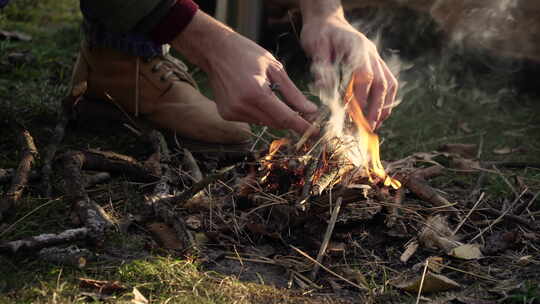 游客的手着火了