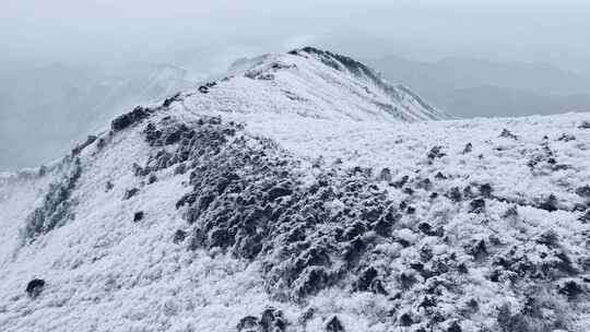 4K航拍天目山脉龙王山雾凇雪景风光