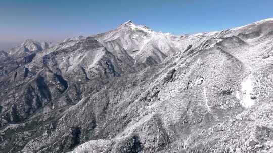 陕西秦岭分水岭雾凇冰挂雪景