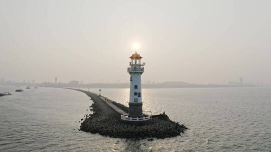 上海吴淞口海边瞭望塔灯塔