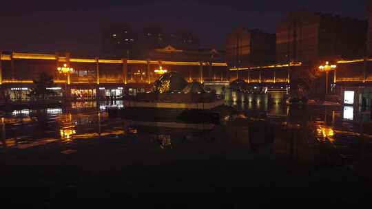 临汾冬季夜晚的鼓楼广场卧牛和城市街道灯光